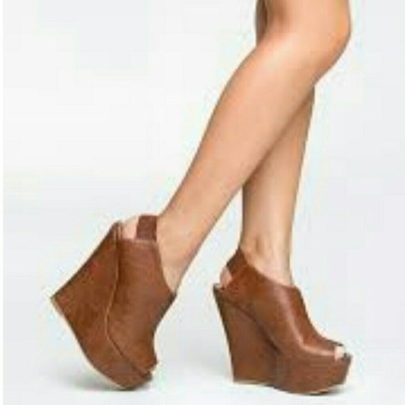 Madden Girl Shoes - Madden Girl Wallup Peeptoe Platform Wedge Sandals